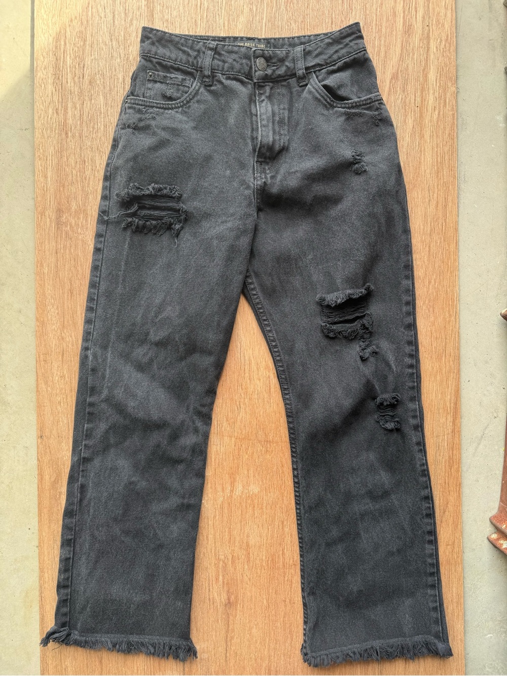 Black Distressed Ankle Cropped Jeans